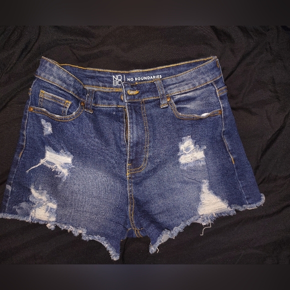 No Boundaries Distressed Denim Shorts - Picture 7 of 7